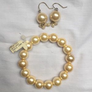 NWT Matching Faux Pearl Earring and Bracelet Set